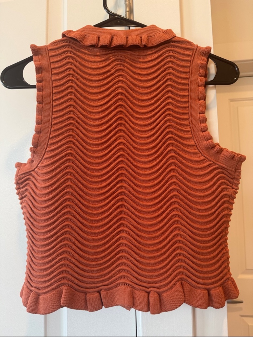 House of Harlow 1960 Rust Knit Sleeveless Cardigan with Ruffle Trim - Picture 4 of 5